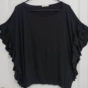 Capote top with cool fluttery sleeves, worn only a few times.